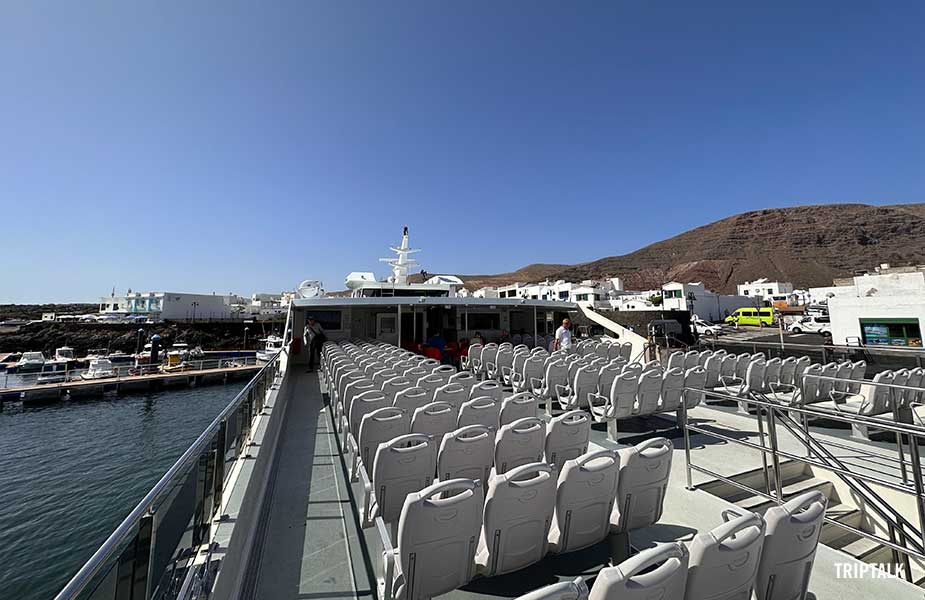 Bovendek van de boot naar La Graciosa