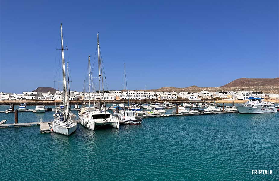 De kleine haven van La Graciosa