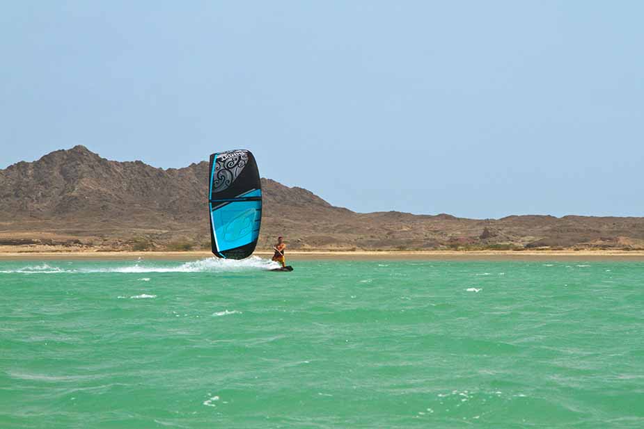 Wat te doen in Oman? Kitesurfen in Masirah