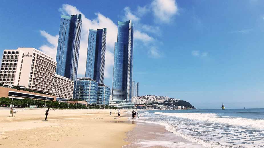 Busan strand tijdens reis door Zuid-Korea bezoeken
