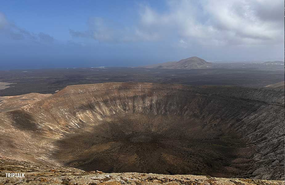 De krater van de Caldera Blanca op Lanzarote