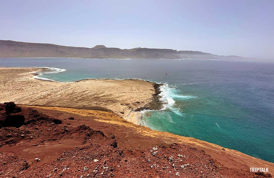 Uitzicht op Lanzarote vanaf de Montana Amarilla