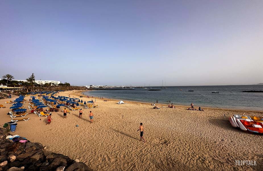 Het Playa Dorada strand bij Playa Blanca