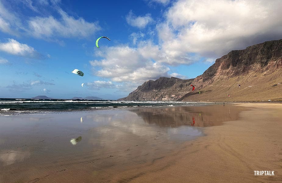 Het strand van Playa Famara