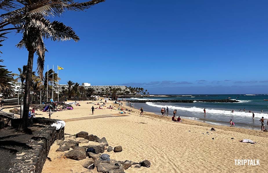 Mooie strand bij Costa Teguise voor een vakantie Lanzarote