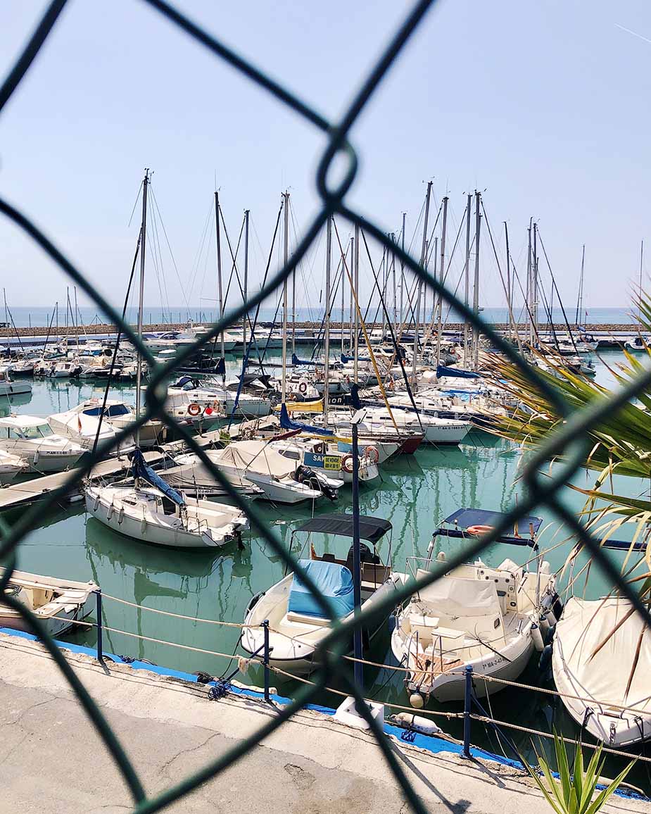 Bootjes in een haven in Spanje