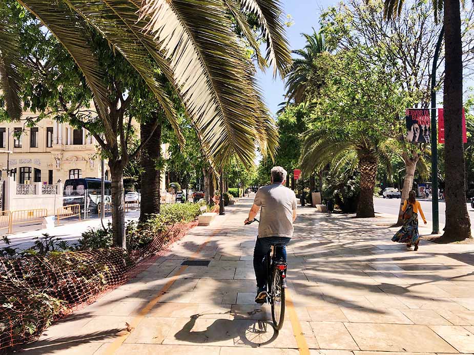 Fietsen in Málaga door het park