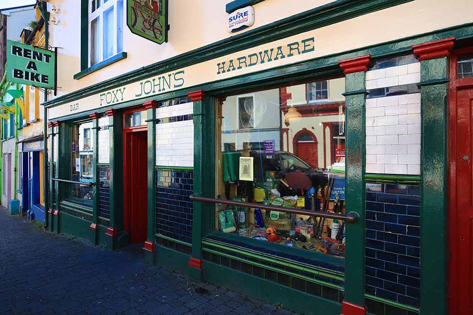 Foxy John’s Bar en Hardware shop