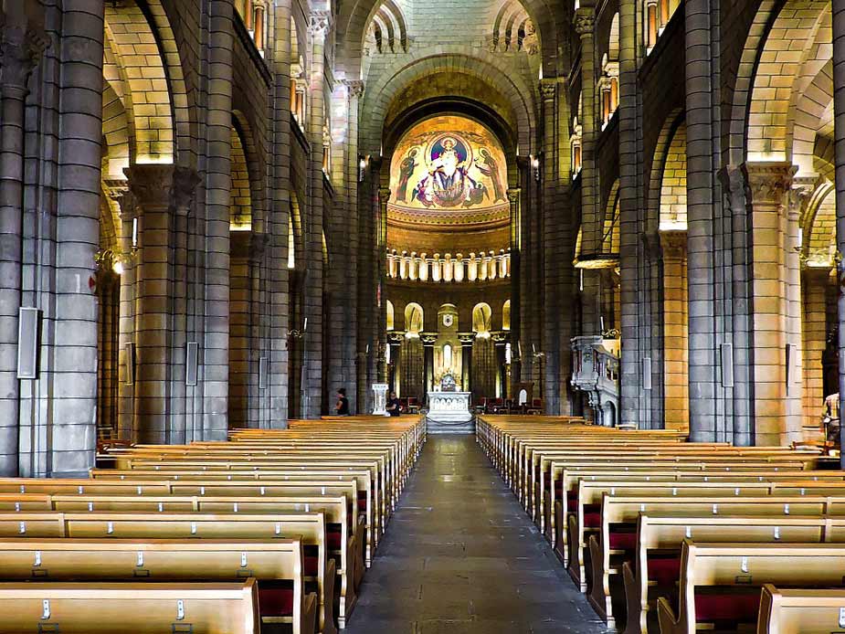 De binnenkant van de kathedraal in Monaco