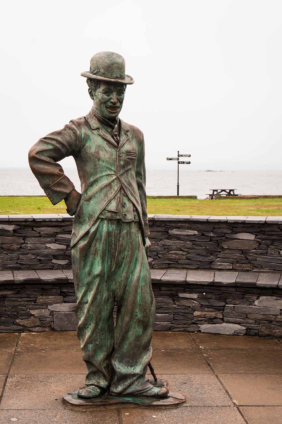 beeld van Charlie Chaplin in Waterville