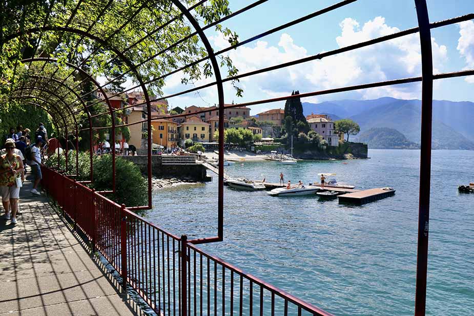 Varenna aan het Comomeer tijdens een vakantie in Noord-Italië