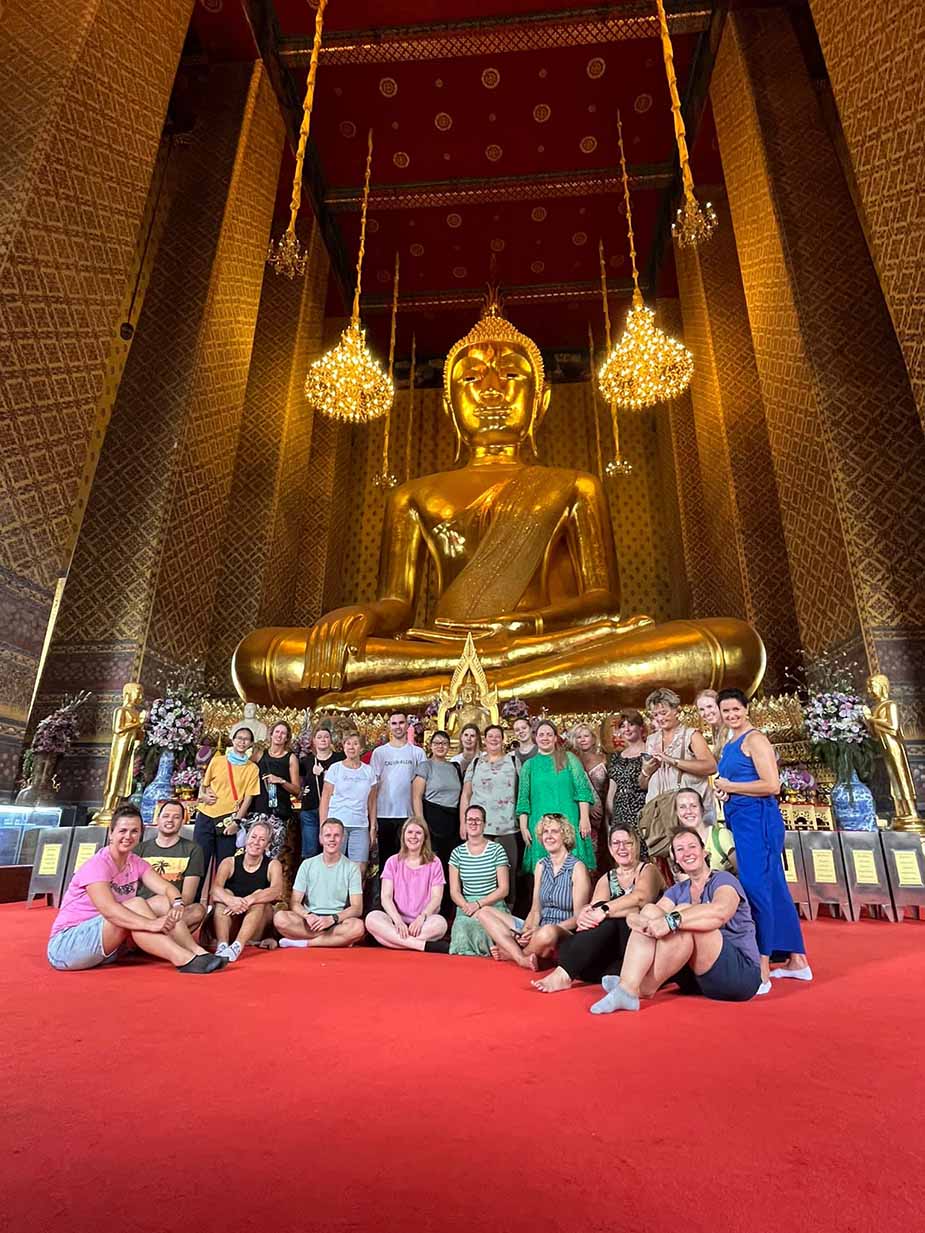 Tempels bezoeken tijdens een groepsrondreis in Thailand