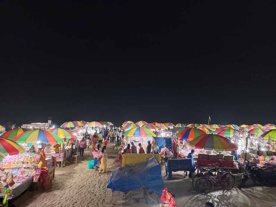 Markt op het strand in Puri