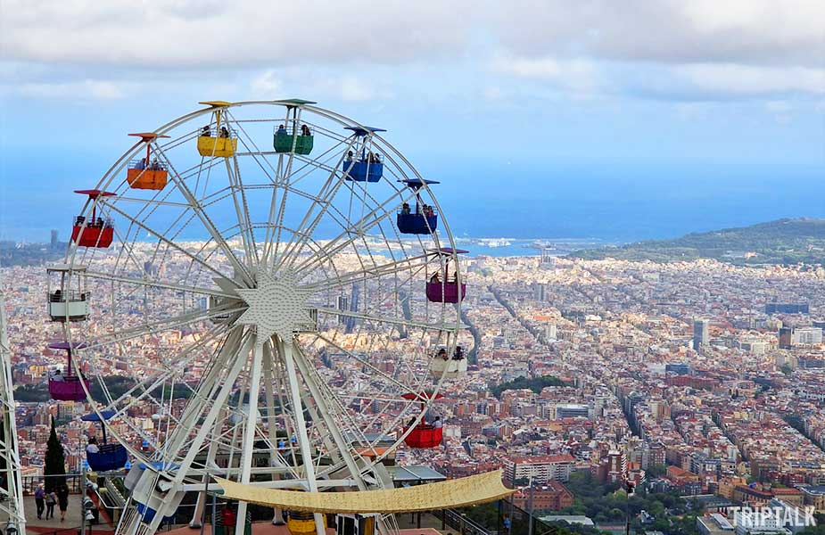 Rad en uitzichtpunt bij het attractiepark Tibidabo in Barcelona