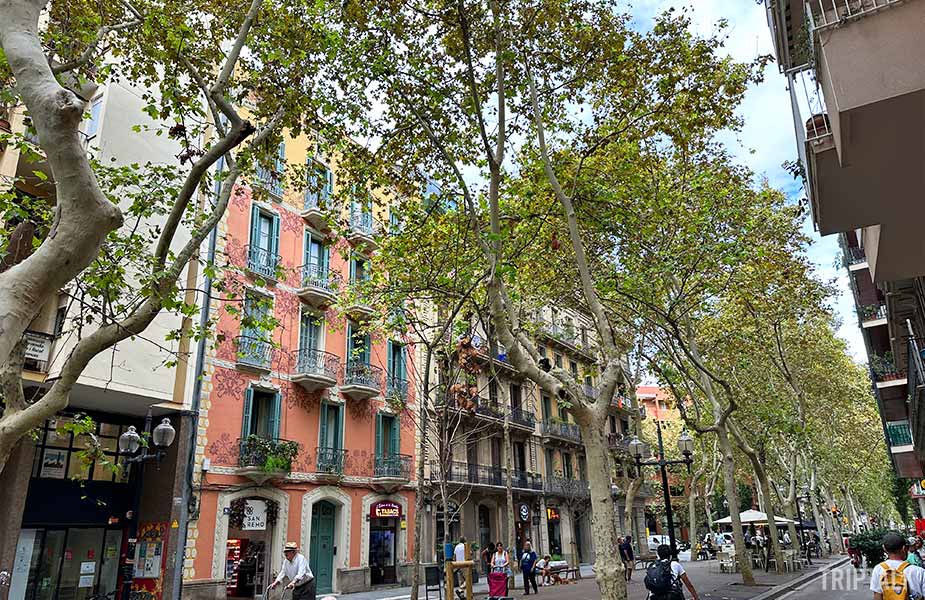 Oude gebouwen aan de Rambla de Poblenou