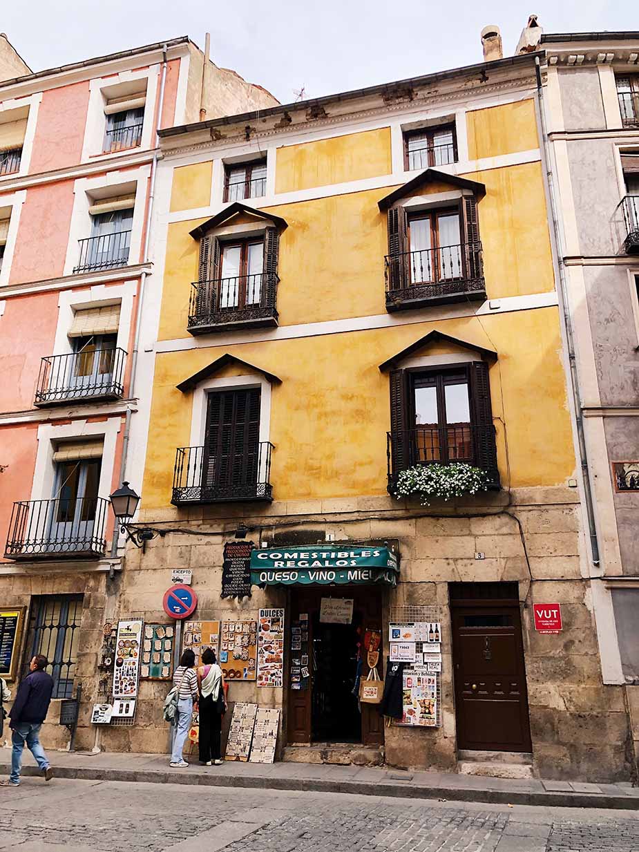 Gekleurde huizen in Cuenca