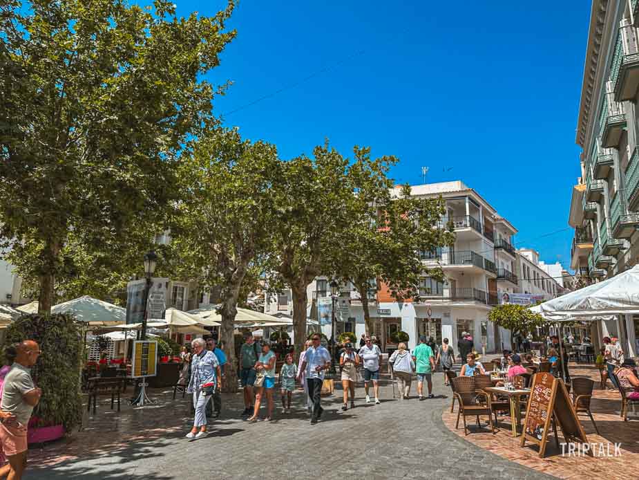 Het centrale plein in Nerja