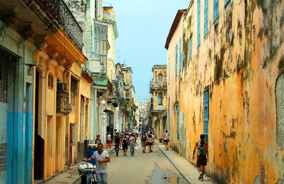 Straatje in een wijk in Cuba