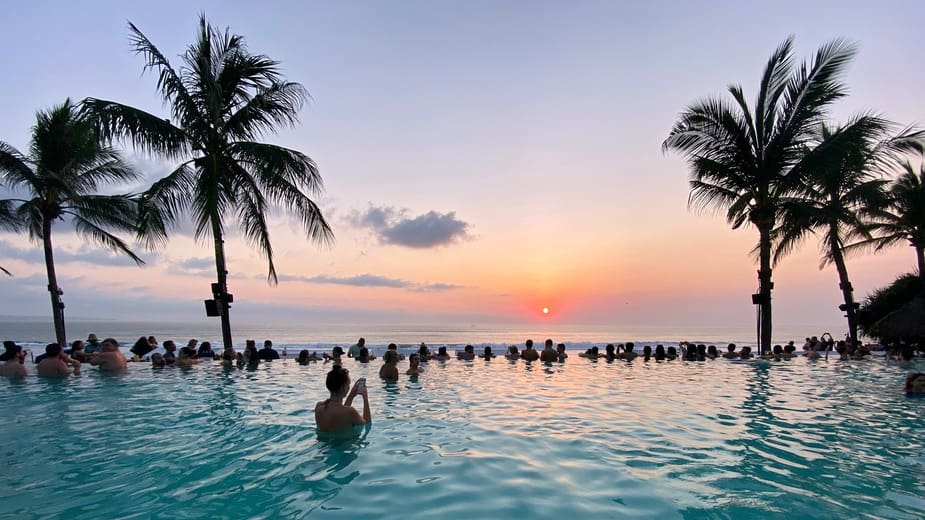 Zonsondergang aan de westkust van Bali