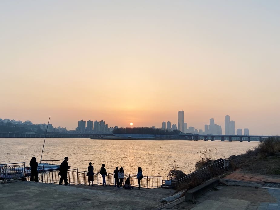 Zonsondergang bij de Han rivier in Seoul