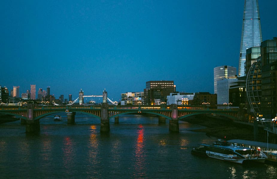 De Thames bij Londen by night