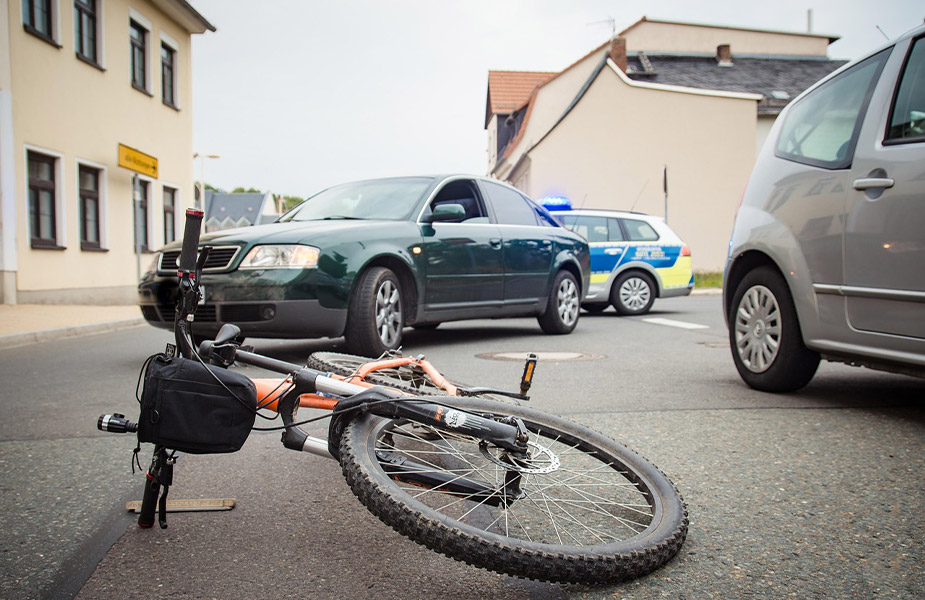 Fiets op de weg na ongeval