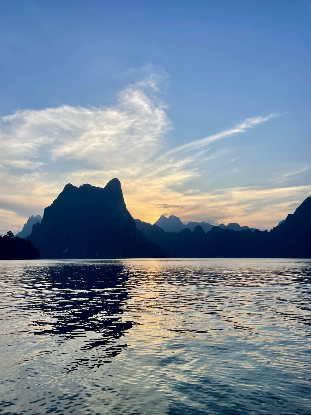 Varen tijdens de zonsondergang