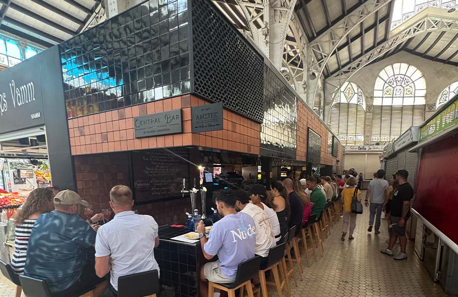 Eten aan de Central Bar in Mercado Central
