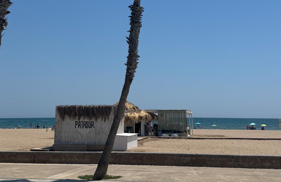 Chirinquitos aan het strand in Valencia