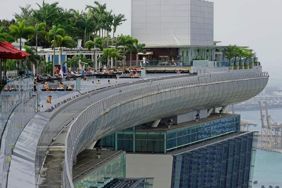 De infinity pool van Marina Bay in Singapore