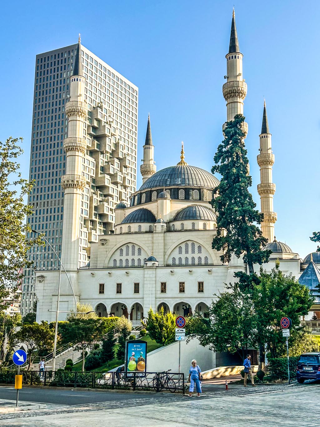 Tirana bezoeken tijdens een roadtrip door Albanië
