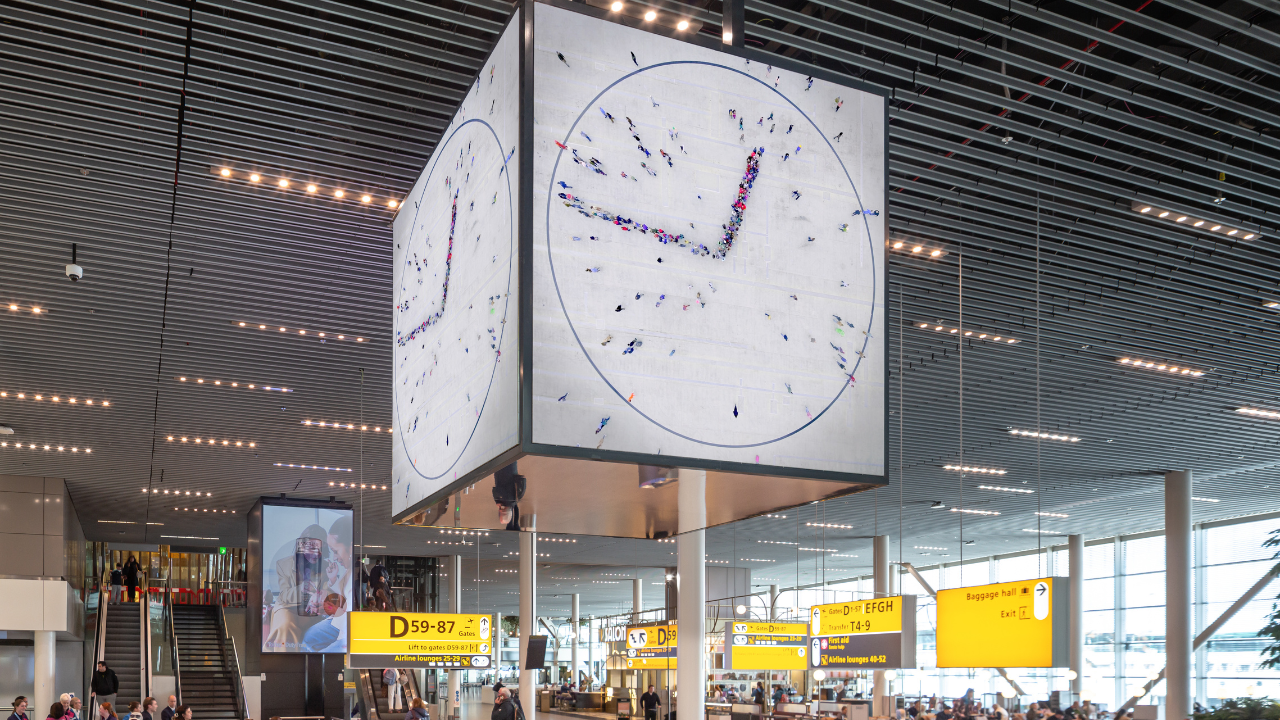 Foto: Nieuwe klok Schiphol Maarten Baas