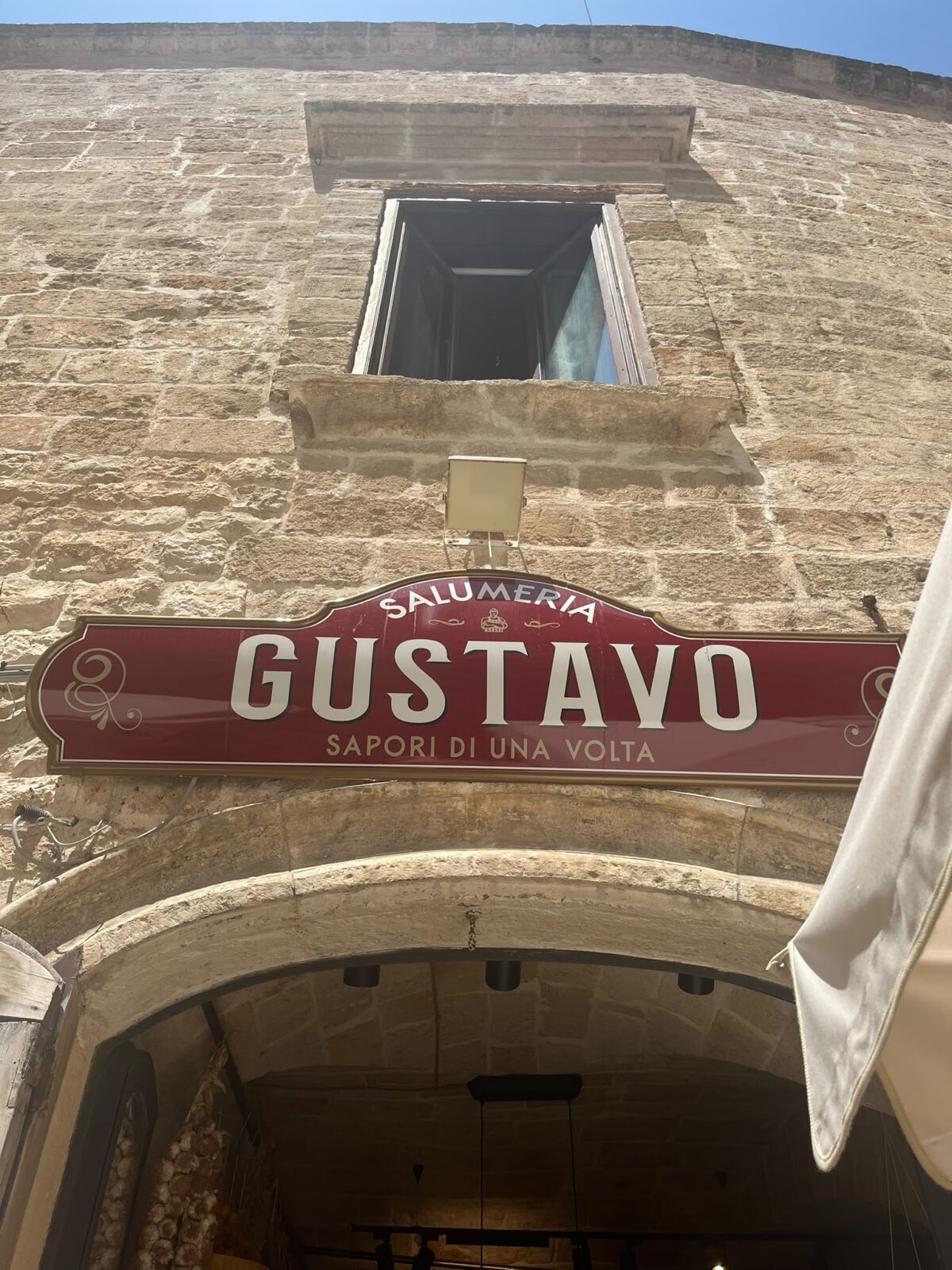 Gustavo