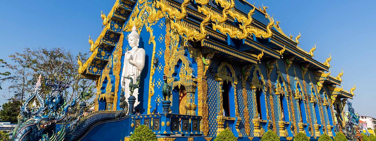 De blauwe tempel Wat Rong Suea Ten in Chiang Rai