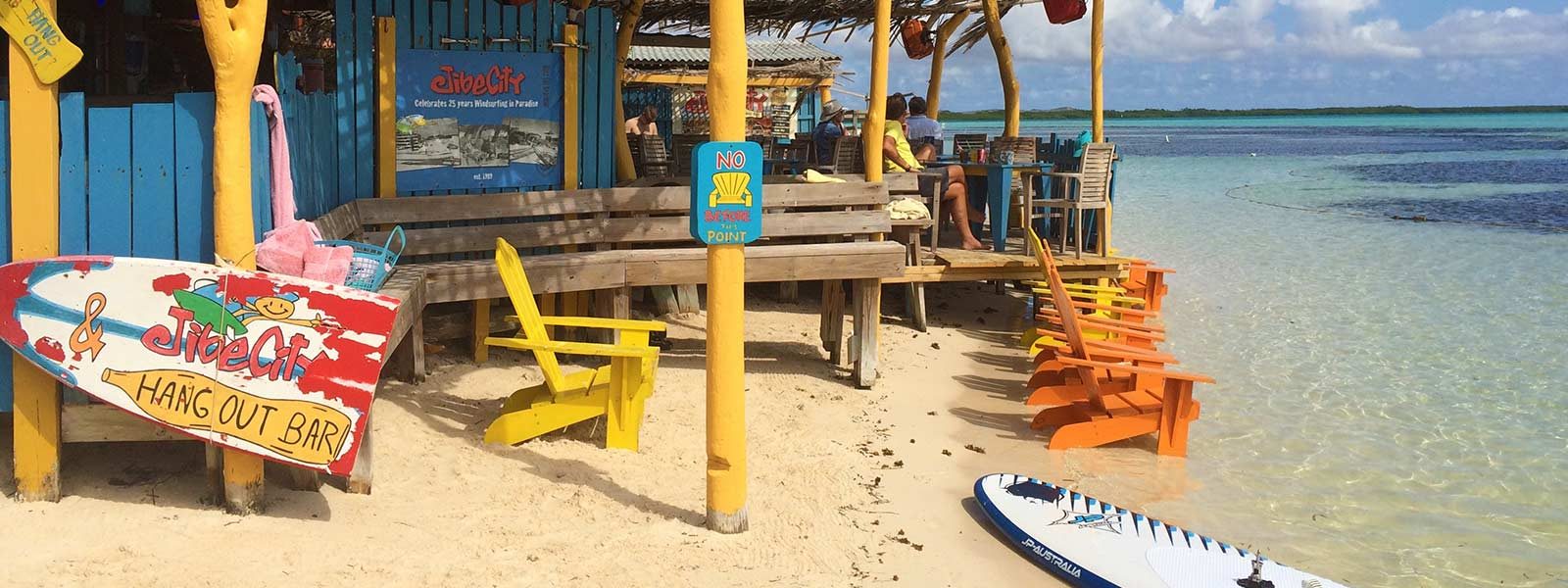 Hangout bar aan het strand van Bonaire