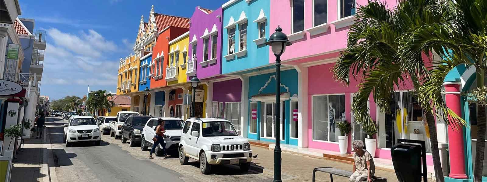 Straat in Kralendijk op Bonaire