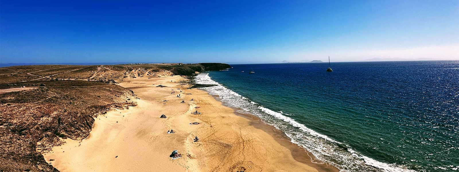 Vakantie naar Lanzarote, genieten op de dit strand