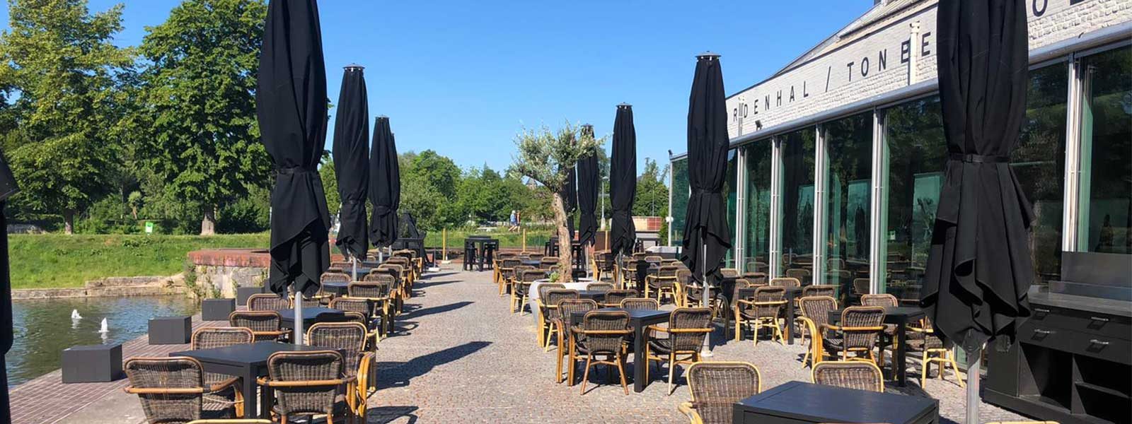 Terras van Cafe Zuid aan het water in Maastricht